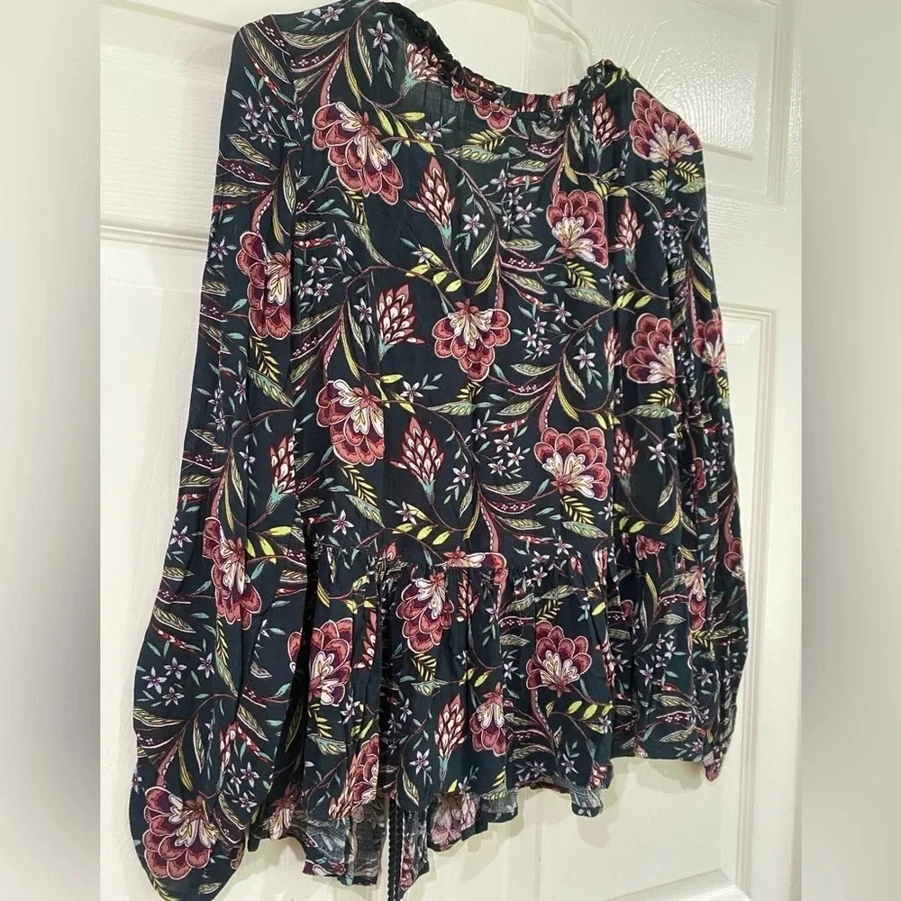 William Rast Black Purple Floral Tie Front Peasant  Blouse Ruched Sleeve Size XS - Picture 8 of 10